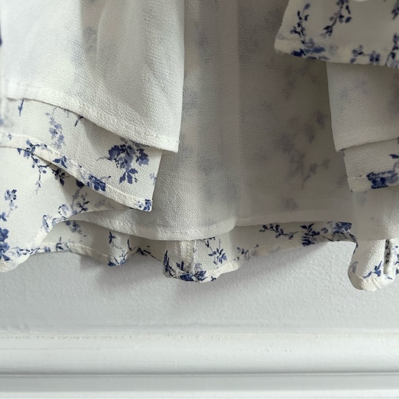 Reformation Ellwood Dress in Sinead White Blue Floral sz Medium Flutter Sleeves - Picture 10 of 12
